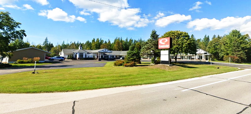 Econo Lodge Lakeshore (Maple Leaf Motel) - Street View